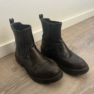 Women's Frye Chelsea boot